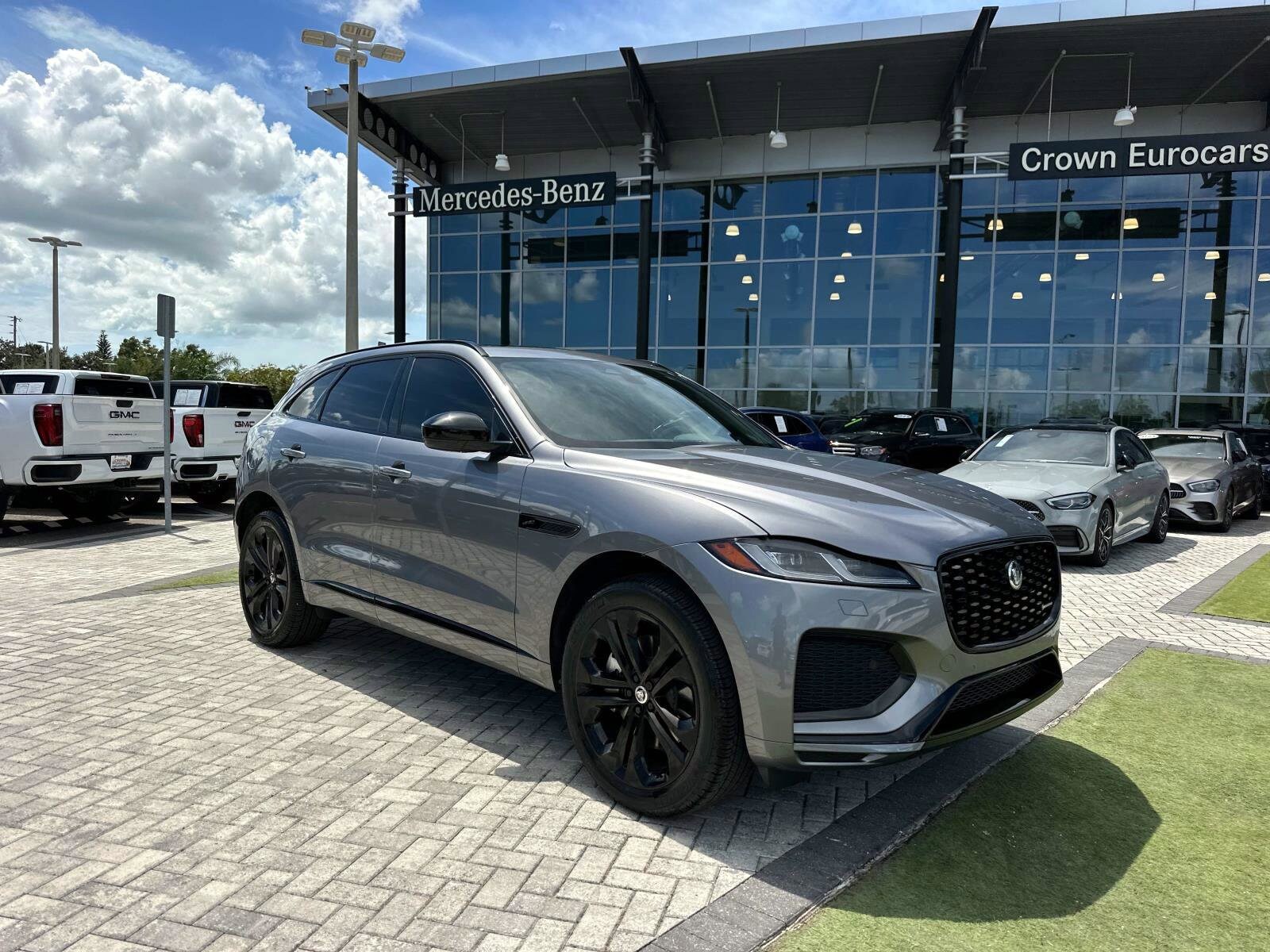 2024 Jaguar F-PACE P400 R-Dynamic S photo 2