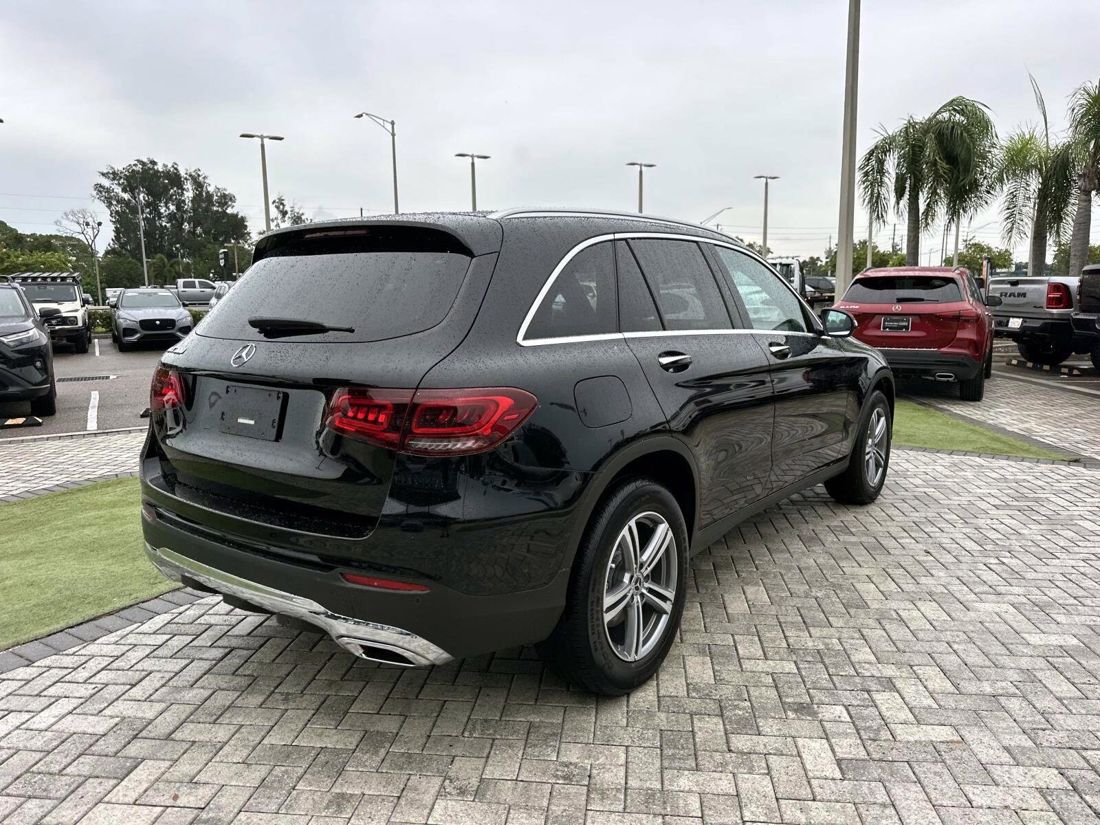 2022 Mercedes Benz GLC 300 photo 3