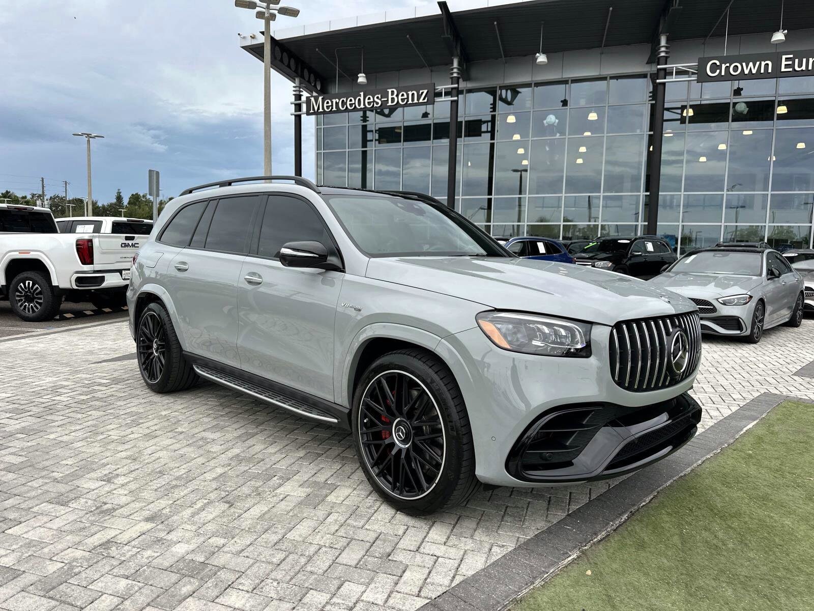 2025 Mercedes Benz GLS 63 AMG photo 2