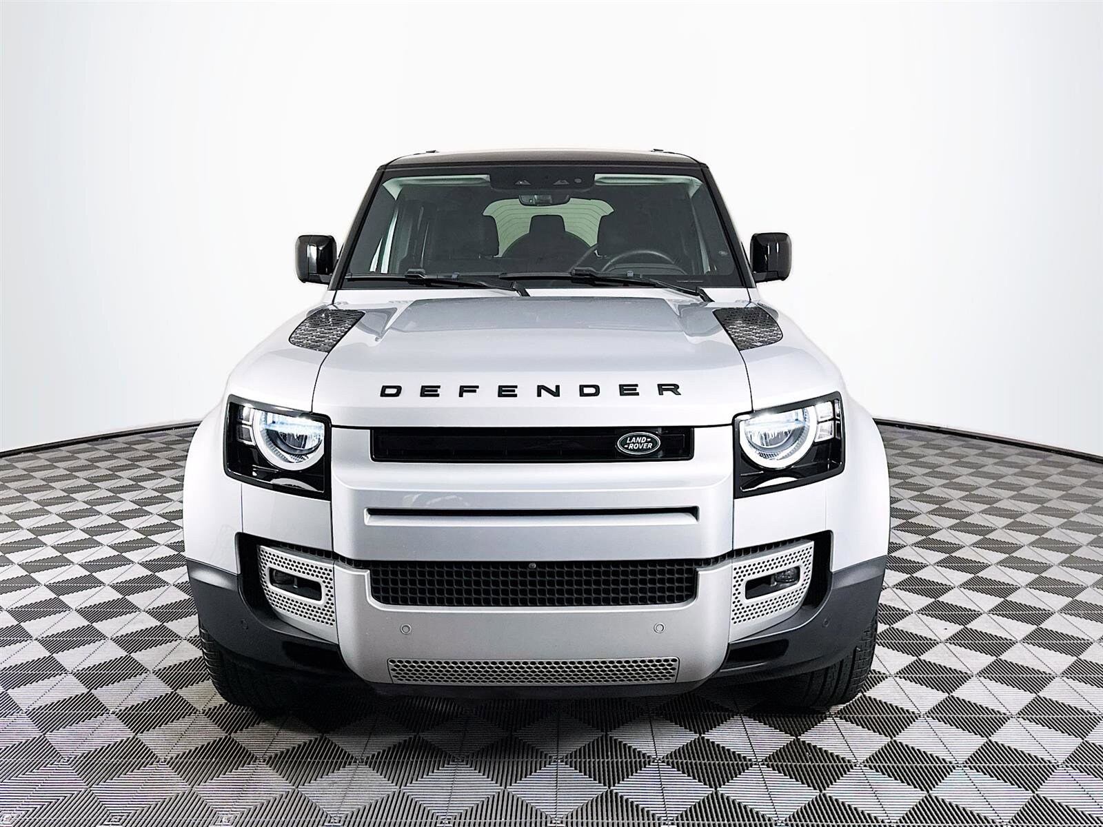 2023 Land Rover Defender 110 S photo 2
