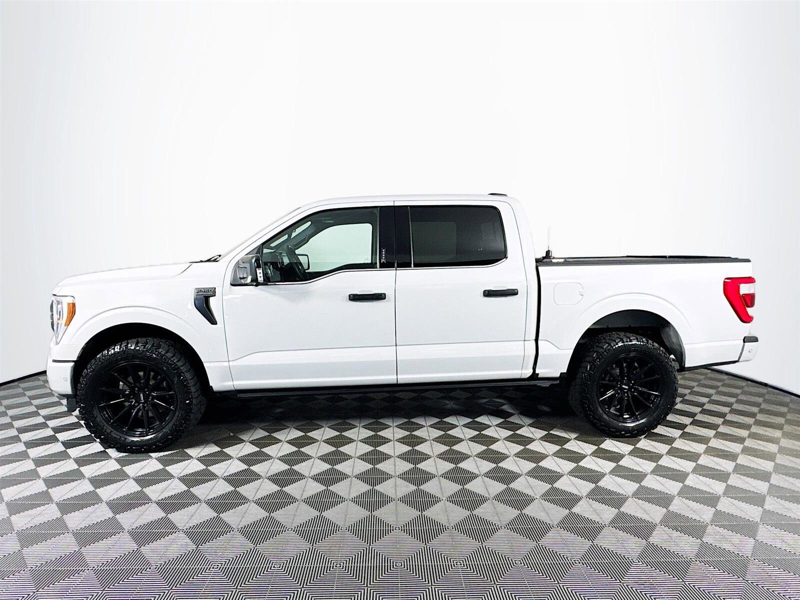 2023 Ford F-150 Platinum photo 4