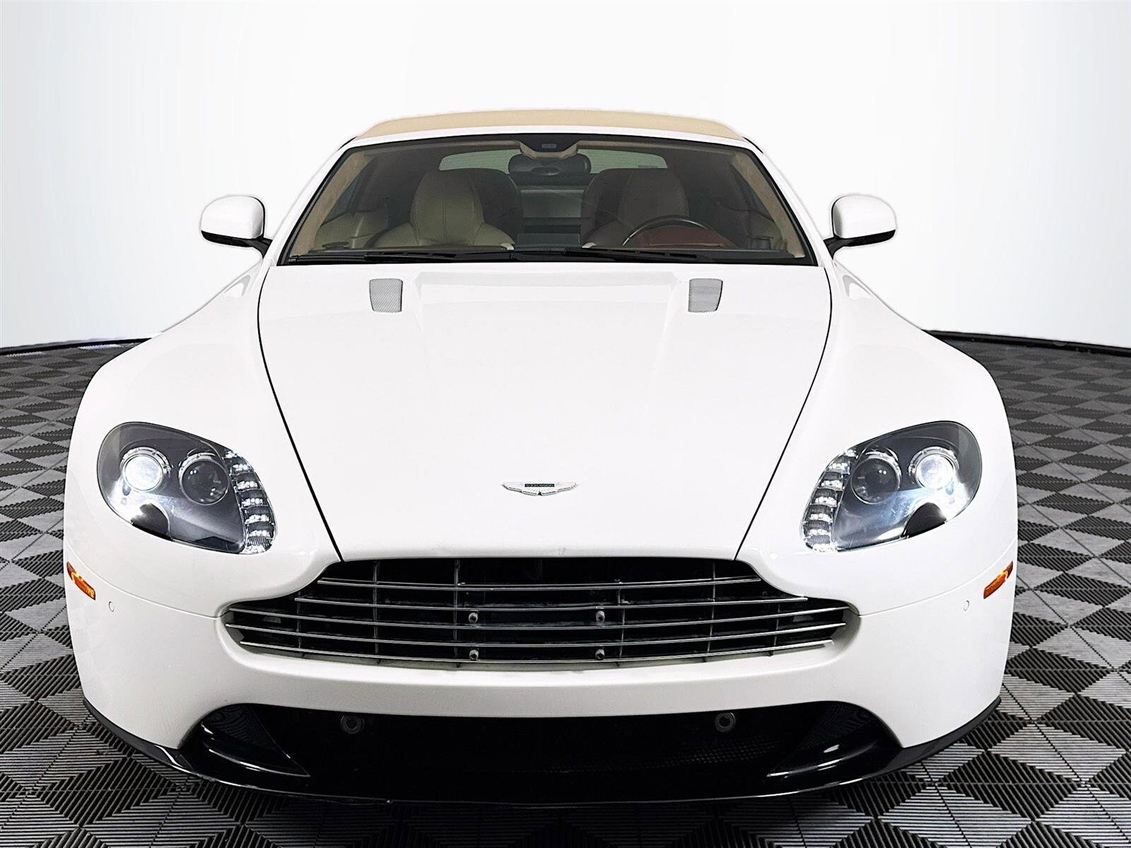2016 Aston Martin V8 Vantage S photo 2