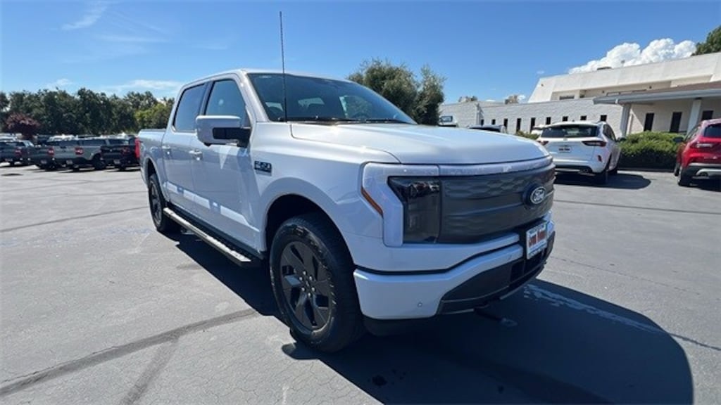 New 2025 Ford F-150 Lightning Lariat TRUCK