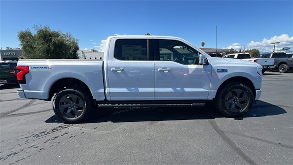 New 2025 Ford F-150 Lightning Lariat TRUCK