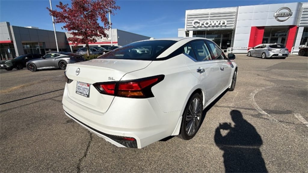 Used 2025 Nissan Altima SL Sedan