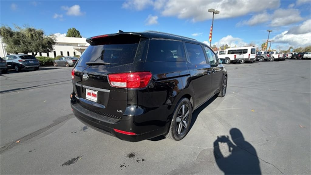 Used 2017 Kia Sedona LX Van Passenger Van