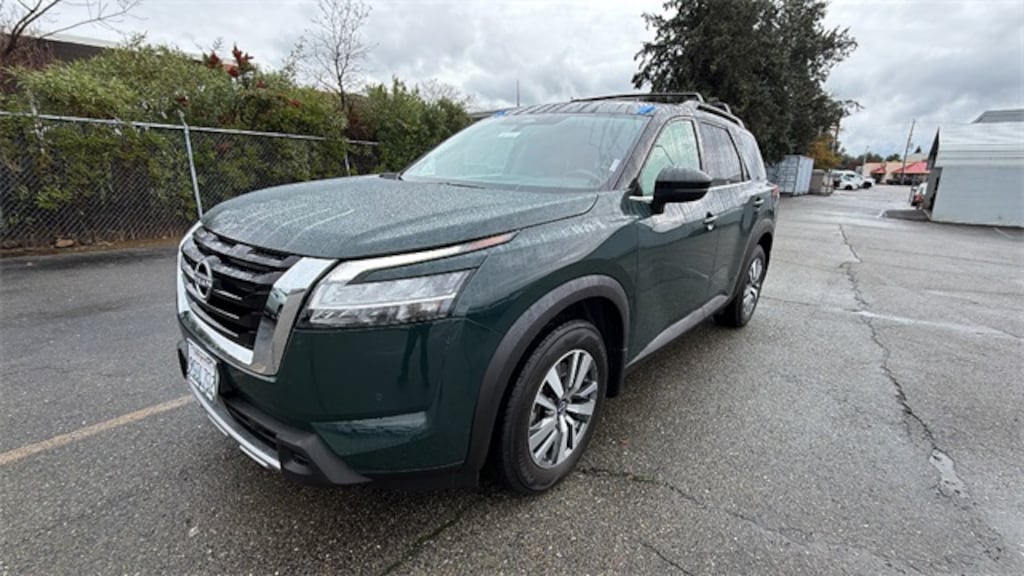 Used 2023 Nissan Pathfinder SL SUV
