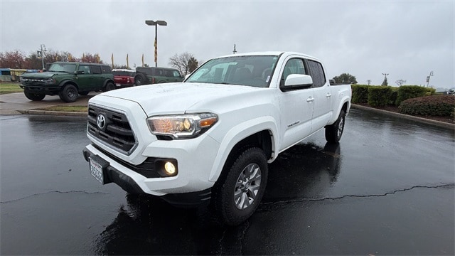 2017 Toyota Tacoma SR5's photo