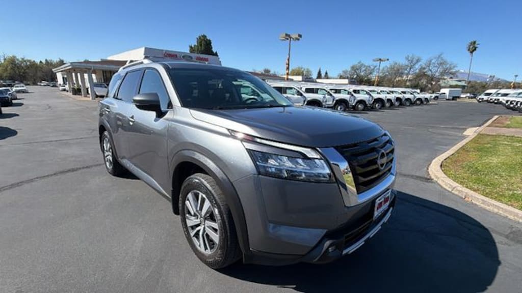 Used 2022 Nissan Pathfinder SL SUV