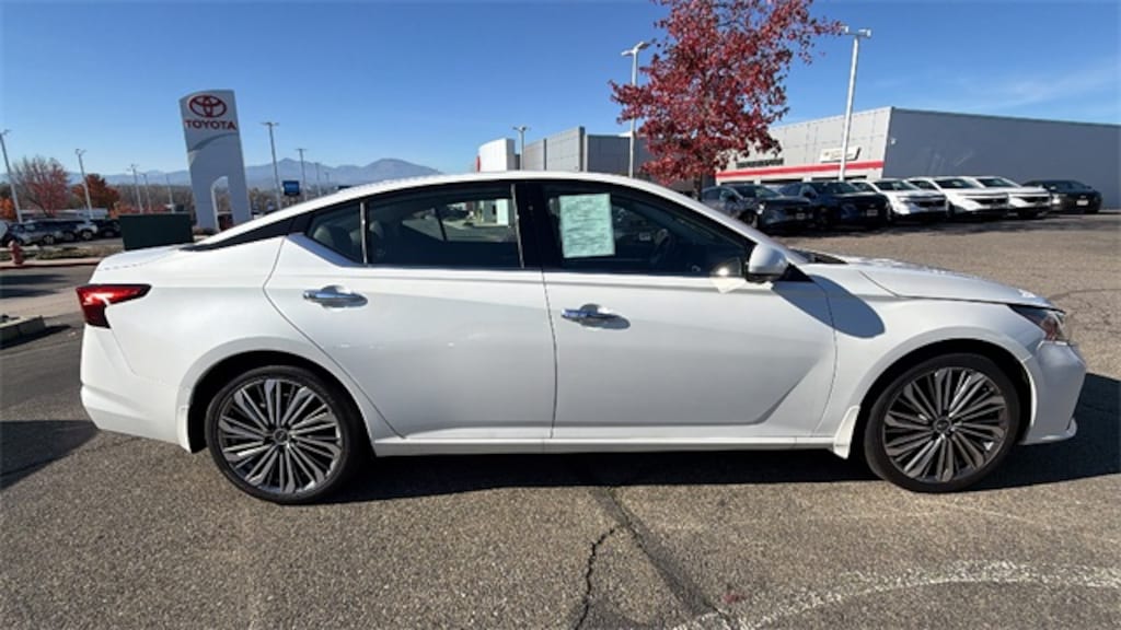 Used 2025 Nissan Altima SL Sedan