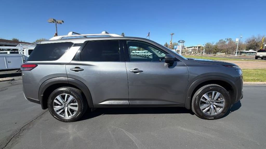 Used 2022 Nissan Pathfinder SL SUV