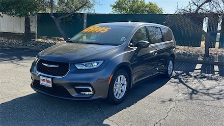 2023 Chrysler Pacifica Touring L Van Passenger Van
