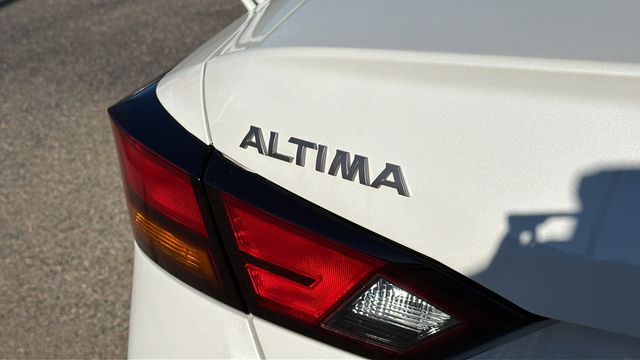2025 Nissan Altima SL - Photo 12