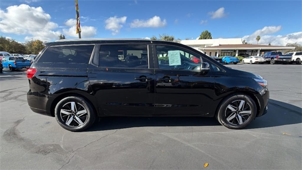 Used 2017 Kia Sedona LX Van Passenger Van