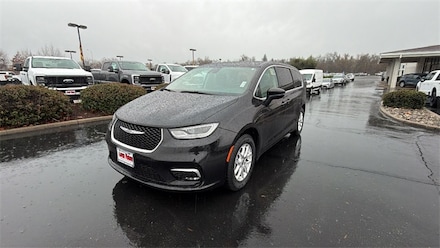 2023 Chrysler Pacifica Touring L Van Passenger Van