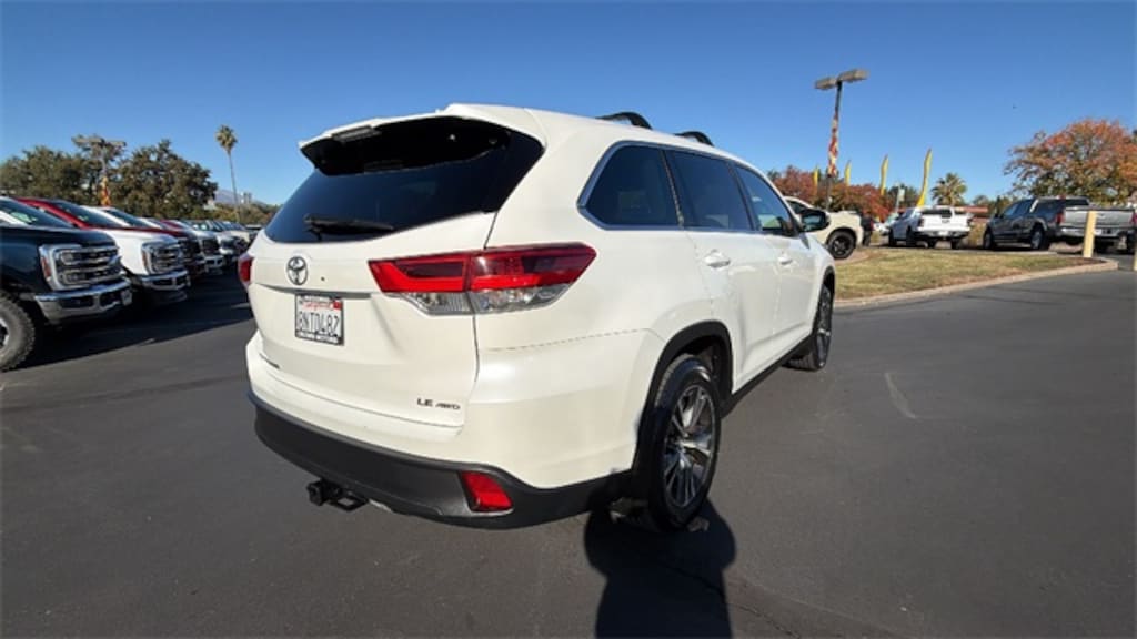 Used 2019 Toyota Highlander LE V6 SUV