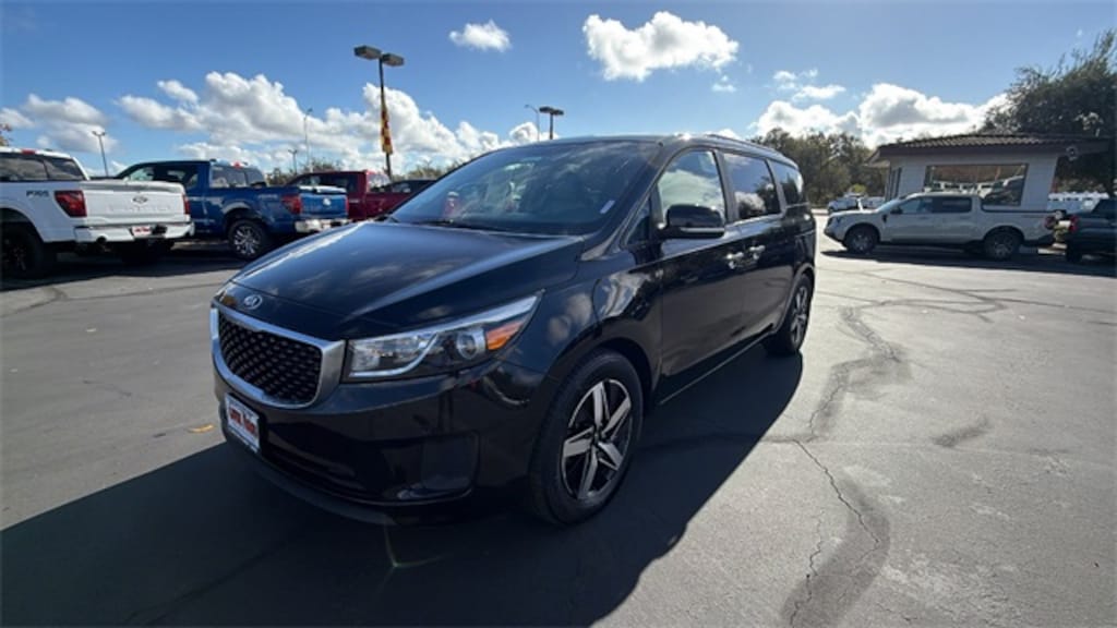 Used 2017 Kia Sedona LX Van Passenger Van