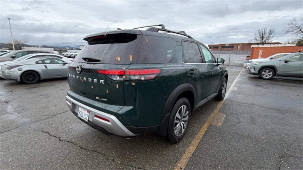 Used 2023 Nissan Pathfinder SL SUV