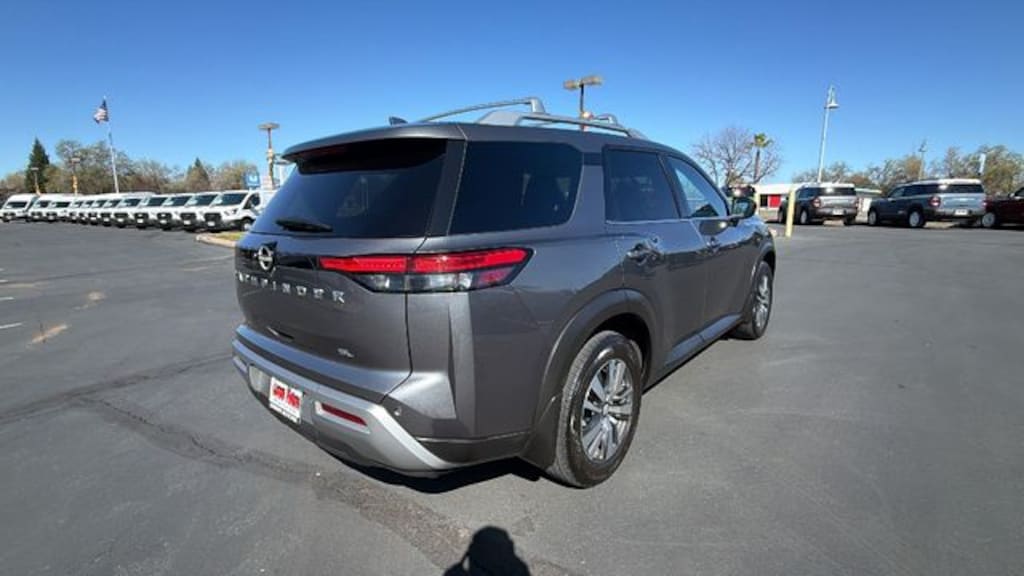 Used 2022 Nissan Pathfinder SL SUV