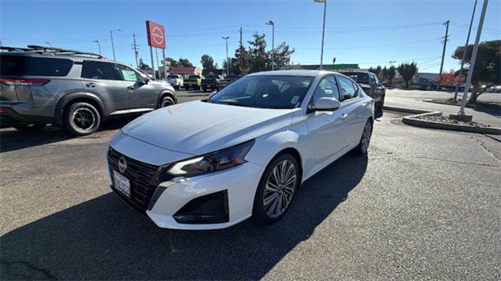 Used 2025 Nissan Altima SL Sedan