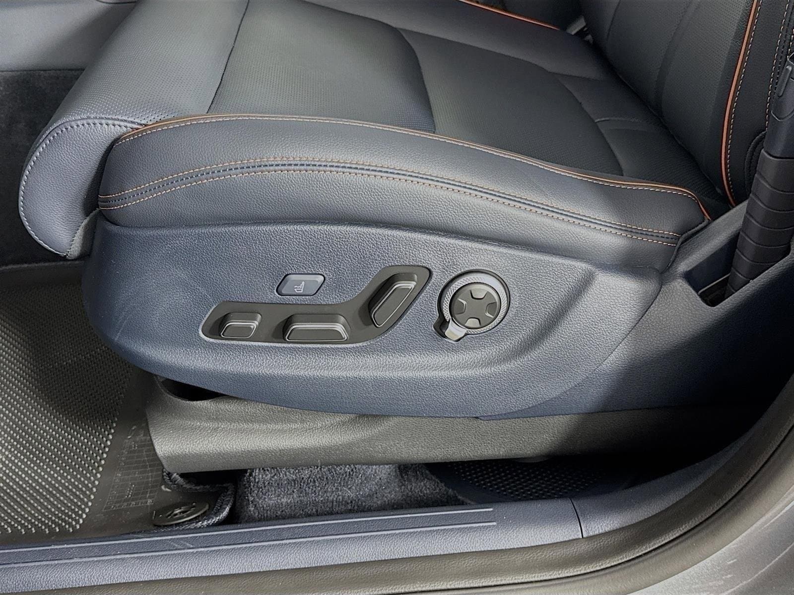 2026 GENESIS GV70 Sport Advanced - Photo 22