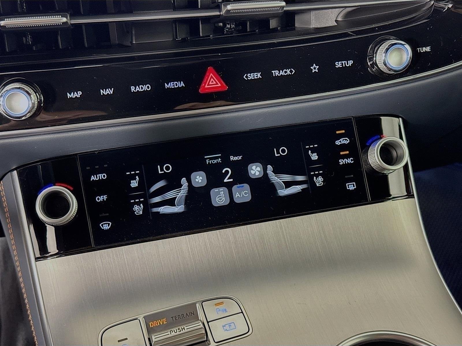 2026 GENESIS GV70 Sport Advanced - Photo 18
