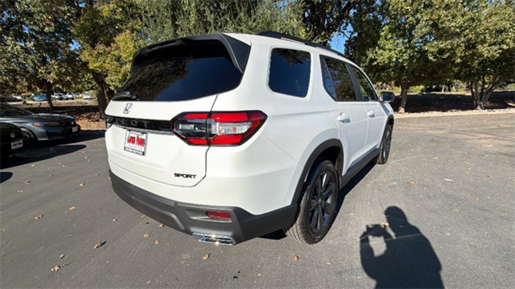 New 2025 Honda Pilot Sport SUV