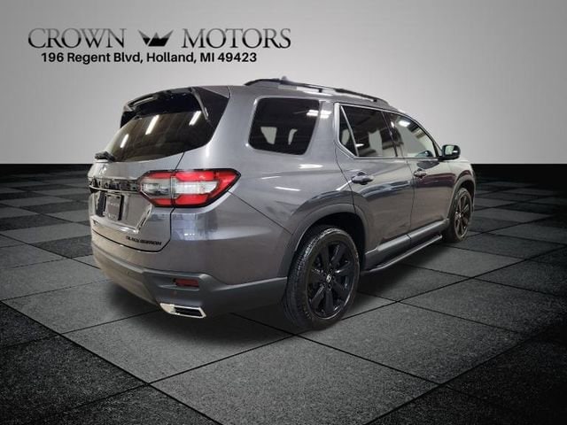 2025 Honda Pilot Black Edition photo 3