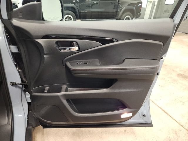 2025 Honda Ridgeline Black Edition - Photo 36