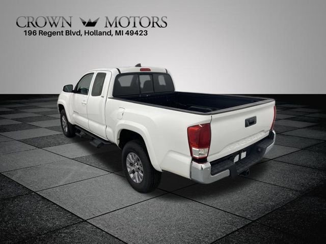 2017 Toyota Tacoma SR5 photo 4