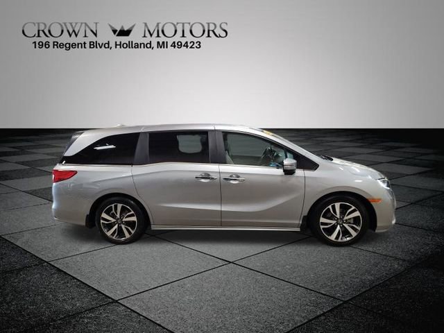 2024 Honda Odyssey Touring photo 2