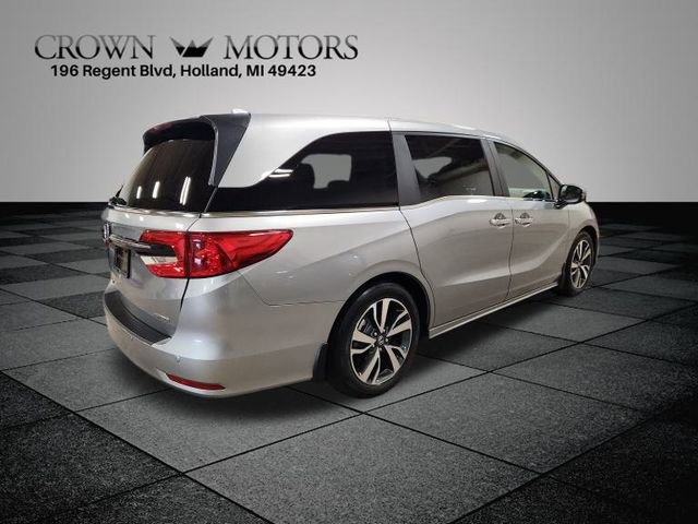 2024 Honda Odyssey Touring photo 3