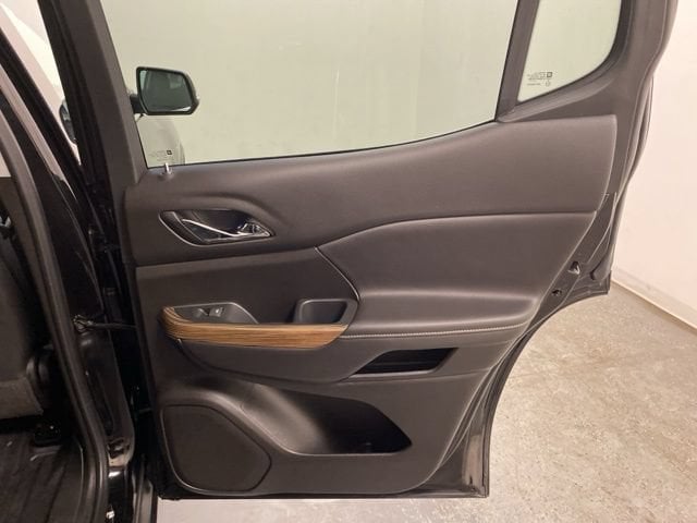 2023 GMC Acadia SLE - Photo 29