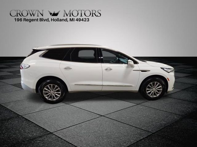 2023 Buick Enclave Essence photo 2