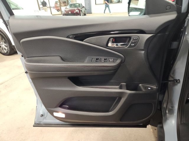 2025 Honda Ridgeline Black Edition - Photo 22