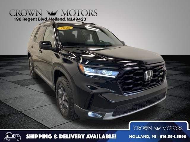 2025 Honda Pilot TrailSport AWD's photo