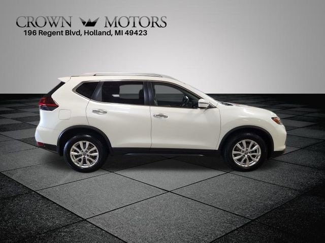 2019 Nissan Rogue SV photo 2