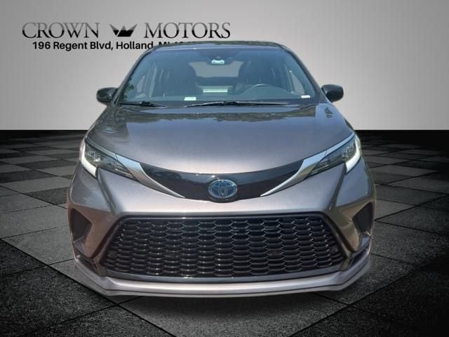 Used 2022 Toyota Sienna XSE with VIN 5TDDSKFCXNS040647 for sale in Holland, MI