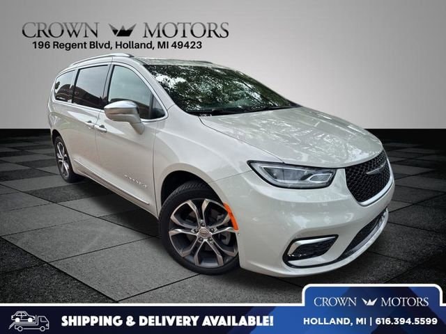 2021 Chrysler Pacifica Pinnacle's photo