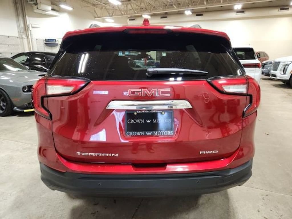 Used 2024 GMC Terrain SLE SUV