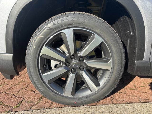 2025 Honda Pilot Touring photo 4