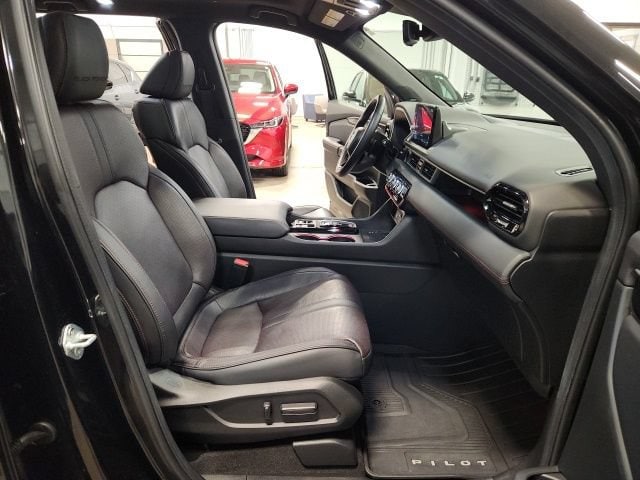 2025 Honda Pilot Black Edition - Photo 34