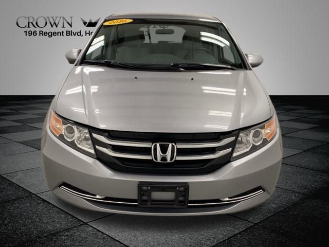 2016 Honda Odyssey SE photo 2