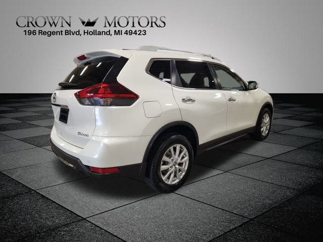 2019 Nissan Rogue SV photo 3