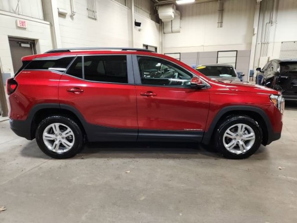 Used 2024 GMC Terrain SLE SUV