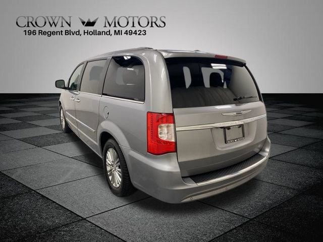 2015 Chrysler Town & Country photo 3