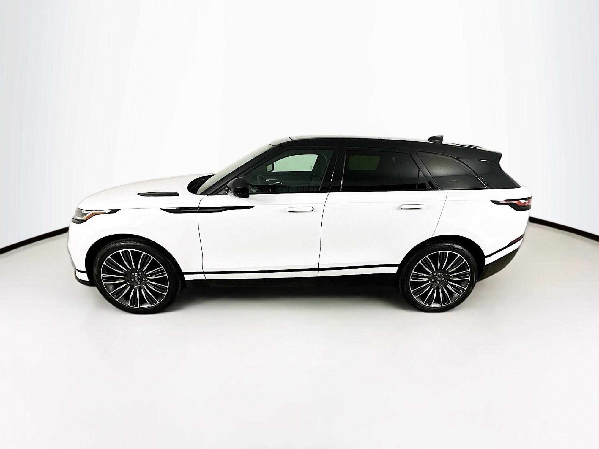 2023 Land Rover Range Rover Velar photo 4