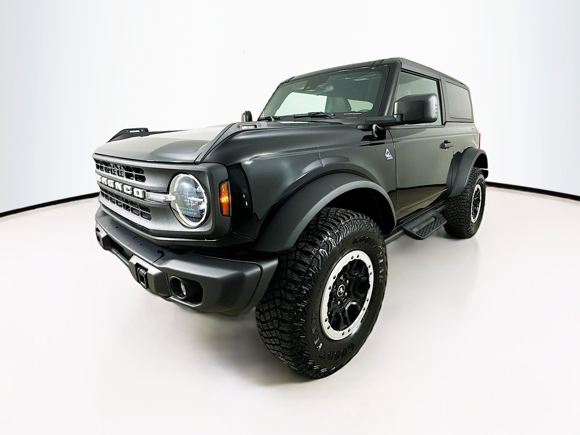 2024 Ford Bronco Black Diamond photo 2