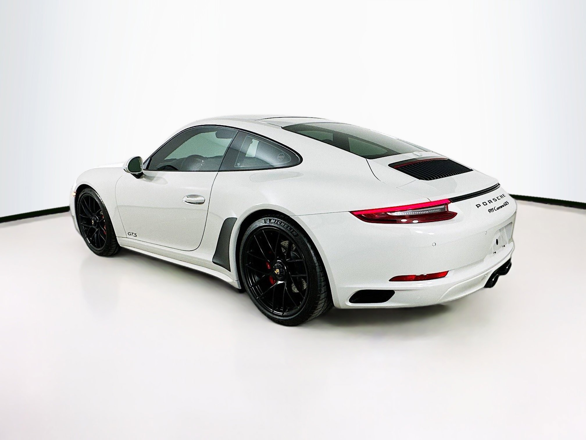 2018 Porsche 911 GTS photo 4