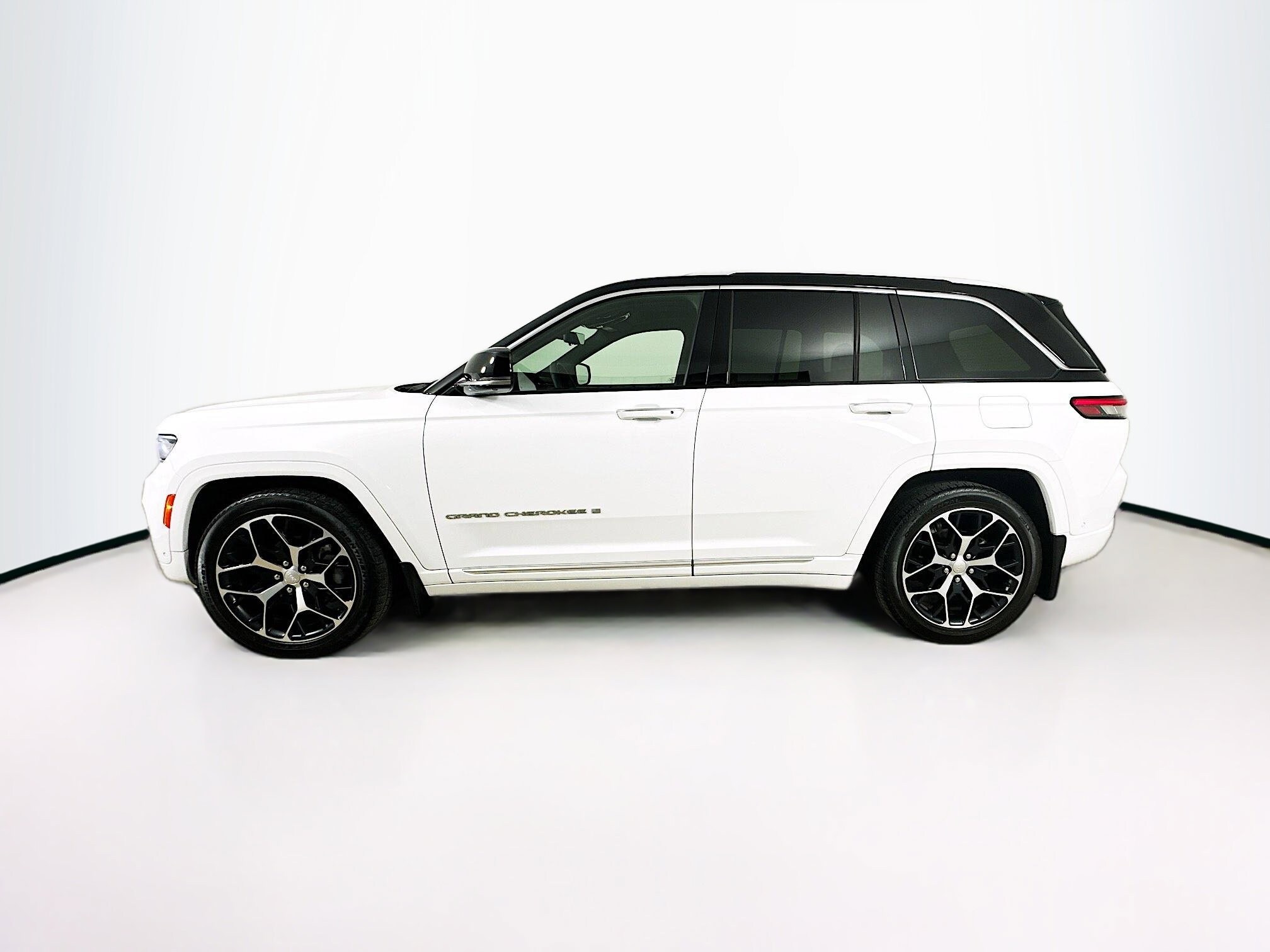 2023 Jeep Grand Cherokee Summit Reserve photo 4